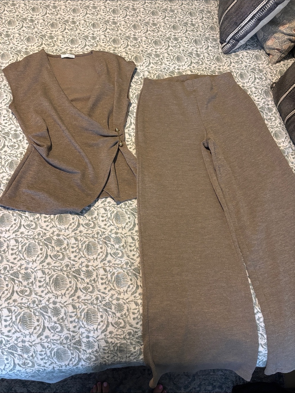 (2 pieces) Zara Wrap Top and Wide‑Leg Pants Set in Taupe - Picture 4 of 4